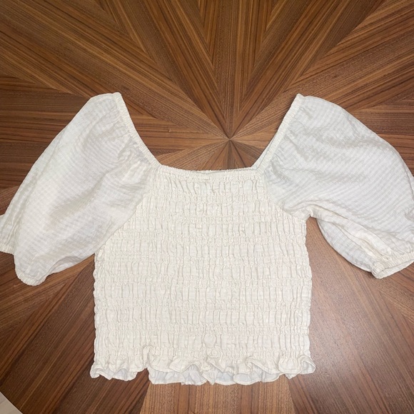 Old Navy Tops - Puff Sleeve fitted Crop Top